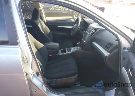 2013 Subaru Outback 2.5I Premium z USA, uszkodzony, nr VIN 4S4BRCGC4D3281879